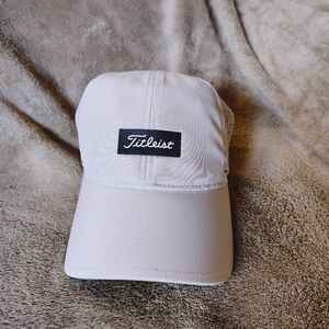 Titleist Light Gray Women’s Golf Cap with Black Logo Patch
